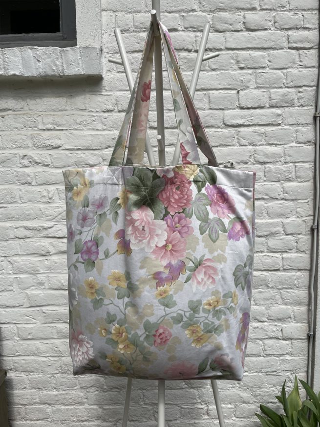Tote bag upcyclé grand format coton fleurs rose
