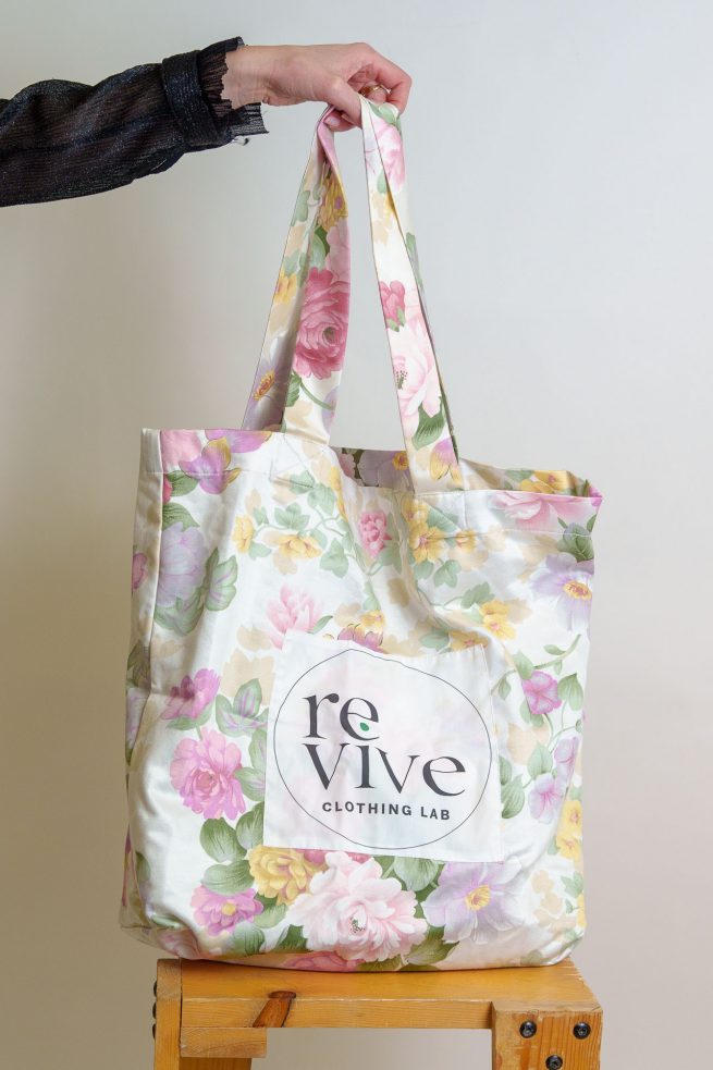 R'bag cabas upcyclé avec du tissu à fleurs rose