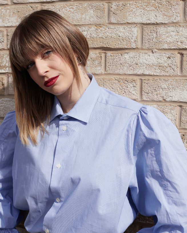 Chemise bleu ciel à imprimé et manches bouffantes upcyclée Revive Clothing Lab